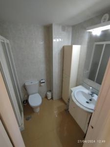 Et badeværelse på apartamento albaida