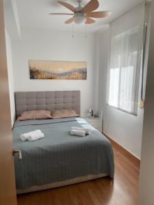 En eller flere senge i et værelse på Valencia Apartamento Sol de Naranja