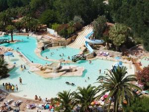 a group of people in a water park at Mobil home in Le Grau-dʼAgde