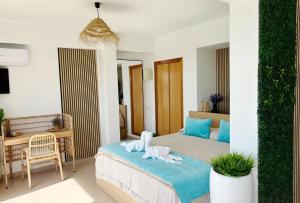 Łóżko lub łóżka w pokoju w obiekcie Hotel Selva Arenal