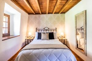 Postel nebo postele na pokoji v ubytování Apartamentos Rurales La Laguna Somiedo