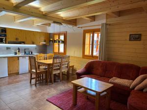 Kuchyň nebo kuchyňský kout v ubytování Apartmány Podťaté