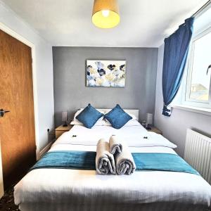 Кровать или кровати в номере Denville Hotel