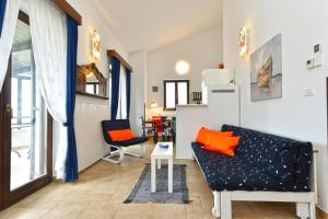 a living room with a couch and a table at Charming flat with shared pool in Peroj