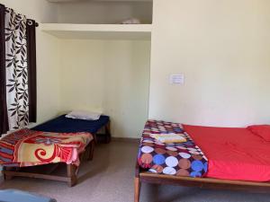 Voodi või voodid majutusasutuse Prakash holliday home toas