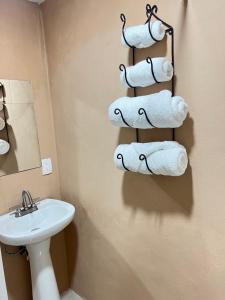 Bilik mandi di Hotel Sicarú +22 gambar