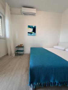 Ein Bett oder Betten in einem Zimmer der Unterkunft Apartments Sunset Dolac
