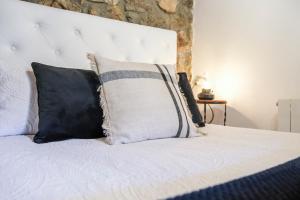 Postel nebo postele na pokoji v ubytování Apartamentos Rurales La Laguna Somiedo