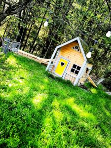 Foto da galeria de Porumbacu Treehouse em Porumbacu de Sus