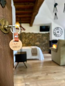 TV a/nebo společenská místnost v ubytování Apartamentos Rurales La Laguna Somiedo