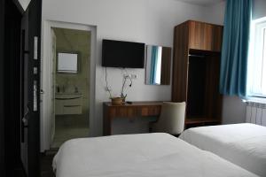 Gallery image of Two Brothers B A&S Hotel Bar & Restaurant in Valbonë