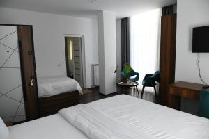 Gallery image of Two Brothers B A&S Hotel Bar & Restaurant in Valbonë