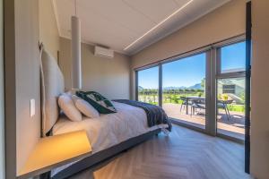 Кровать или кровати в номере Cottage 3 - Leo Sky Farm