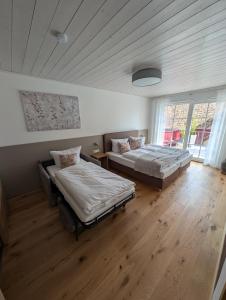 Postel nebo postele na pokoji v ubytování Schwarzer Adler - Ferienwohnung Storchennest