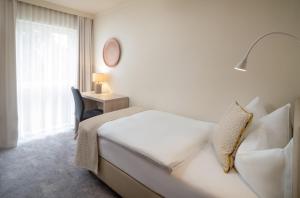Łóżko lub łóżka w pokoju w obiekcie Hotel Post Wrann