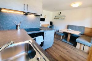 Kuchyň nebo kuchyňský kout v ubytování Zeitlos Apartments