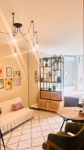 Χώρος καθιστικού στο Boho apartment studio