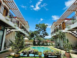 a view of the courtyard of a building with a swimming pool at Sol Inn - Moc Chau in Mộc Châu
