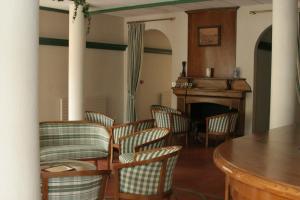 a dining room with a table and chairs and a fireplace at La résidence des bains forts in Rennes-les-Bains