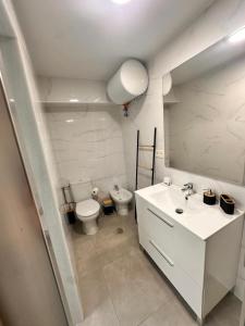 Phòng tắm tại Cala Chica +11 ảnh