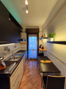 Η κουζίνα ή μικρή κουζίνα στο Giopi Home