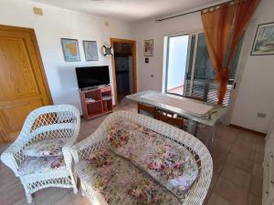 TV a/nebo společenská místnost v ubytování Casa Vacanze Bue Marino