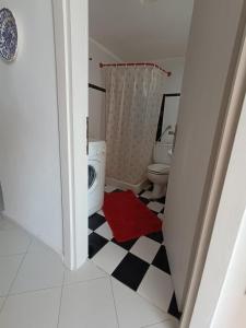 Ένα μπάνιο στο Kariani Sea View Apartment