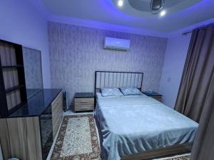 a small bedroom with a bed and a dresser at شقة فندقية بالشيخ زايد الخمائل in Kafr Abū ʼumaydah