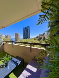 Balkón nebo terasa v ubytování Studio de LUXE Portes de Monaco - Vue MER - Piscine - Wifi