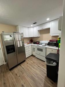 Η κουζίνα ή μικρή κουζίνα στο A home in the heart of the city