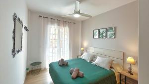 Posteľ alebo postele v izbe v ubytovaní Apartamentos Chimenea + 37 fotografií
