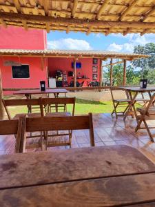 a group of tables and chairs in a building at Chalé Bella Serra piscina café da manhã incluso in Jaboticatubas