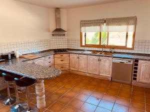 Nhà bếp/bếp nhỏ tại Javea Dream Luxury Villa with Pool, Lounge, BBQ, Airco, Wifi