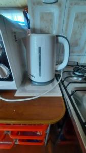 a coffee cup sitting on top of a stove at Altos del Poeta in Isla Negra