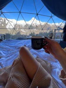 Nespecifikovaný výhled na hory nebo výhled na hory při pohledu z luxury tent