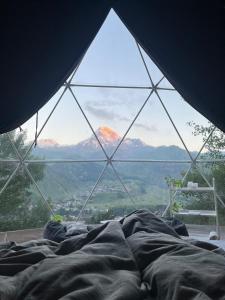 Nespecifikovaný výhled na hory nebo výhled na hory při pohledu z luxury tent