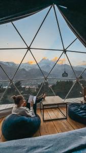 Nespecifikovaný výhled na hory nebo výhled na hory při pohledu z luxury tent