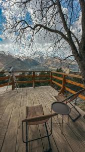 Nespecifikovaný výhled na hory nebo výhled na hory při pohledu z luxury tent