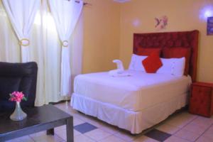 Postel nebo postele na pokoji v ubytování Creg Guest House Rustenburg