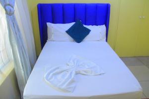 Postel nebo postele na pokoji v ubytování Creg Guest House Rustenburg