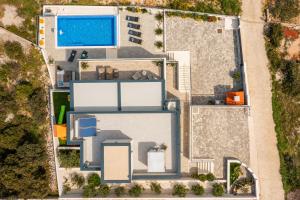 Swimmingpoolen hos eller tæt på Private seaside Villa Porat in Oštrička Luka, Kanica, Rogoznica with pool + 57 billeder