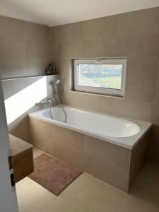 Et badeværelse på Family Golf House