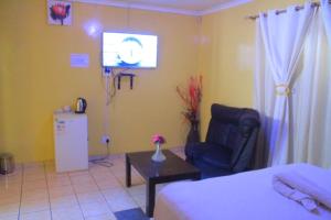 Postel nebo postele na pokoji v ubytování Creg Guest House Rustenburg