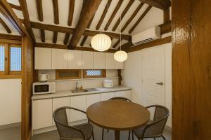 Kuchyň nebo kuchyňský kout v ubytování Onchae Stay Korean Private house