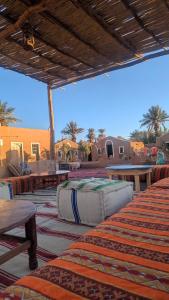 Posezení v ubytování Kasbah Desert Camp