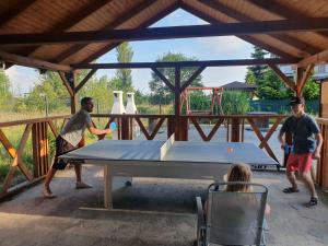 Balkon lub taras w obiekcie Kurdybanek - Domki letniskowe