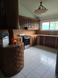 Η κουζίνα ή μικρή κουζίνα στο Casa Hortensia xela departamento 1
