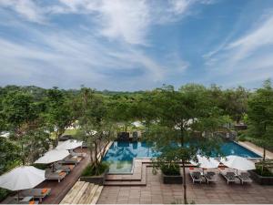 Swimmingpoolen hos eller tæt på Delonix Hotel Karawang