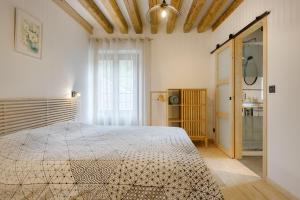 a bedroom with a large bed and a window at Casa Cabalero in Fago