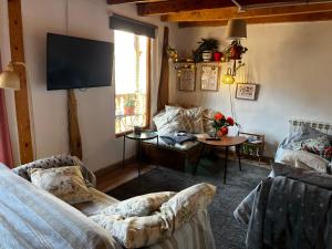 A seating area at La Milana, Orbaneja del Castillo
